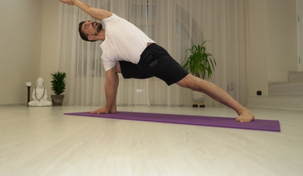 Interviu Ovidiu Atanasiu: “Toata lumea ar trebui sa practice yoga cel putin o data pe saptamana”