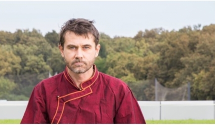 Interviu Val Voicu: “E nevoie de yoga autentica. Lumea nu are nevoie de concepte si nici de religii.” Interviu Val Voicu: “E nevoie de yoga autentica. Lumea nu are nevoie de concepte si nici de religii.”