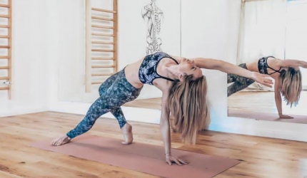 Iulia-Ciangă-instructor-yoga