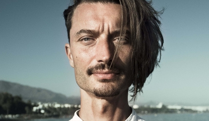 Liviu Adrian Giurgea: „Pentru mine yoga este un stil de viață, o armonie către care tind cu fiecare acțiune conștientă de zi cu zi.”