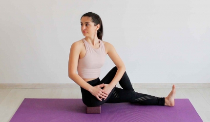 Loredana-Iamandi-instructor-yoga