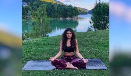 Mădălina-Antonescu-instructor-yoga