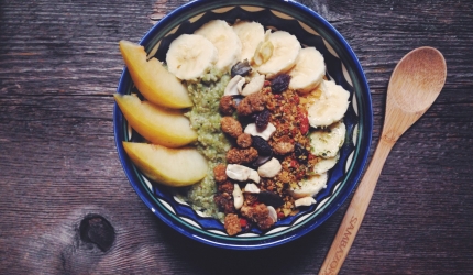 Mic dejun ayurvedic: bol de ovaz cu matcha