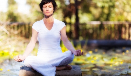 femeie-meditatie