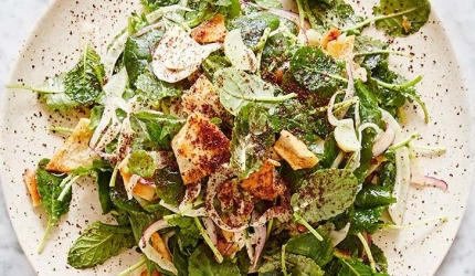 Reteta de fatoush cu fenicul si sumac