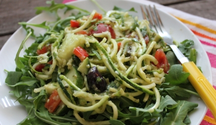 Reteta: Salata de avocado cu paste, gustoasa si satioasa