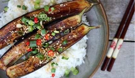 Reteta vegana: Vanata la gratar, pe pat de orez