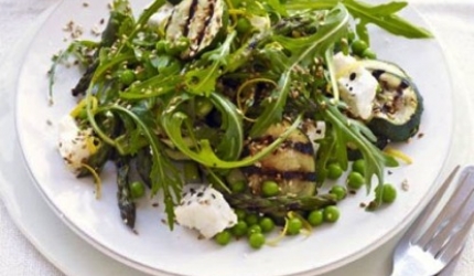 Salata de sparanghel cu dovlecel si branza feta