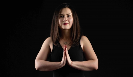 Simona-Balint-namaste-mudra
