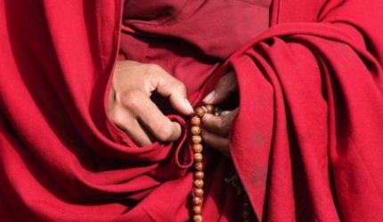 Siragul Mala – ce este si de ce il folosesc calugarii in timpul meditatiei