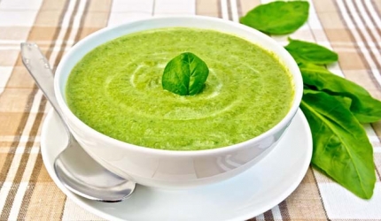 Supa raw vegana verde pentru chakra inimii