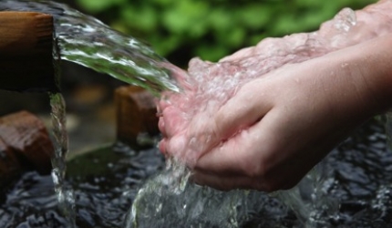 Tehnica simpla de echilibrare a organismului prin consumul de apa