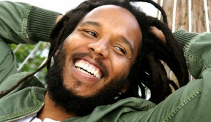 Yoga i-a influentat major viata lui Ziggy, fiul lui Bob Marley: “Yoga m-a ajutat sa realizez ca iubirea este raspunsul” Yoga i-a influentat major viata lui Ziggy, fiul lui Bob Marley: “Yoga m-a ajutat sa realizez ca iubirea este raspunsul”