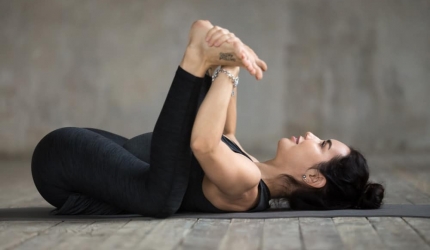 femeie-Ananda-Balasana