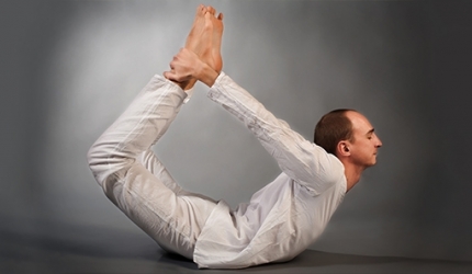 Dhanurasana (Postura Arcului)