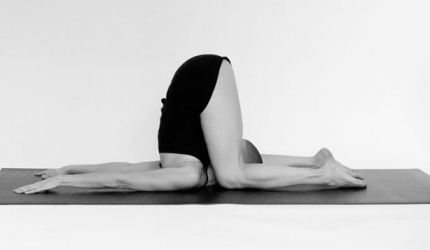 Karnapidasana