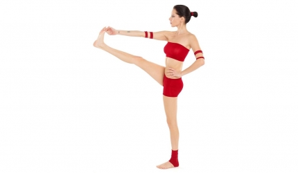 femeie-Utthita-Hasta-Padangusthasana